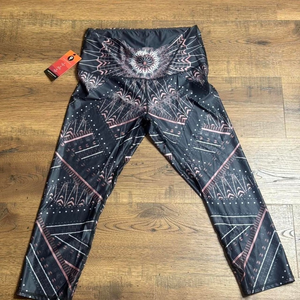 NWT‎ Yoga Democracy crop leggings